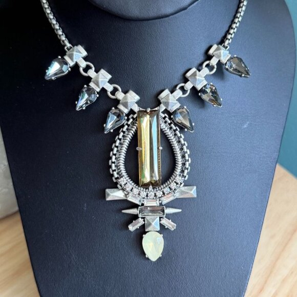 Stella & Dot Art Deco Necklace Amulet Amber Smoky Crystals Silver Tone Adjustabl - Picture 5 of 10